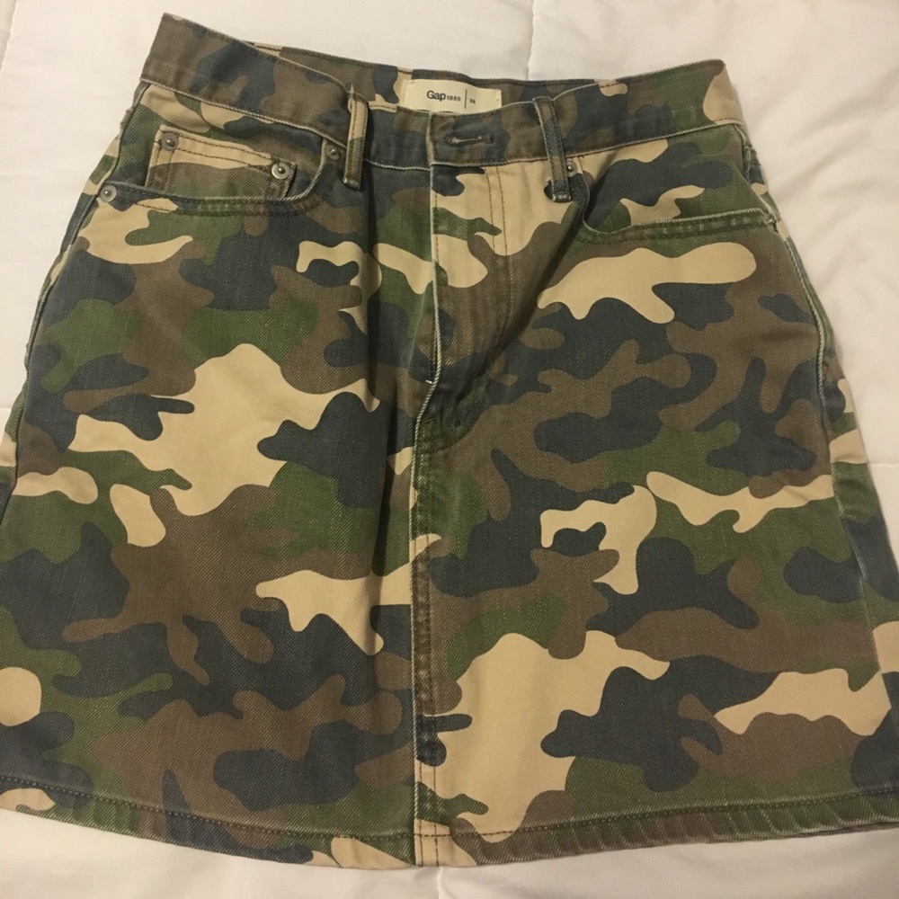 Gap skirt